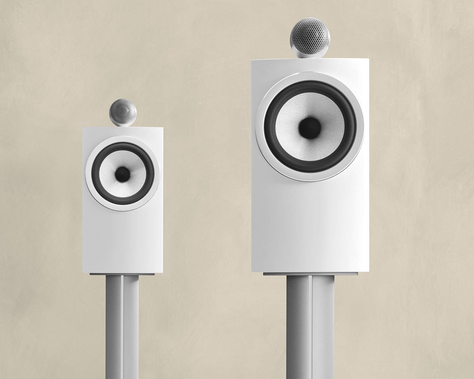 Bowers & Wilkins 705S3 两分频扬声器毫无保留地呈现出其他产品难以捕捉的音乐细节。其高性能得益于采用了800钻石系列的实心高音单元顶置技术。