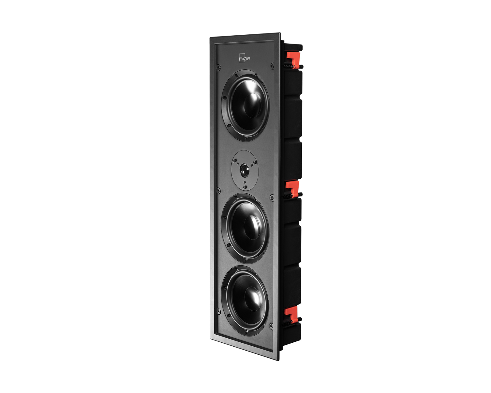 Lyngdorf D-500 型号设计为全频扬声器，配备两个被动低音单元，配合中音单元和高音单元。这种设计使D-500型号在频率低于50Hz时易于工作，适合在中小房间中无低音炮的系统，或作为电视左右立体声的全声段嵌入式扬声器。