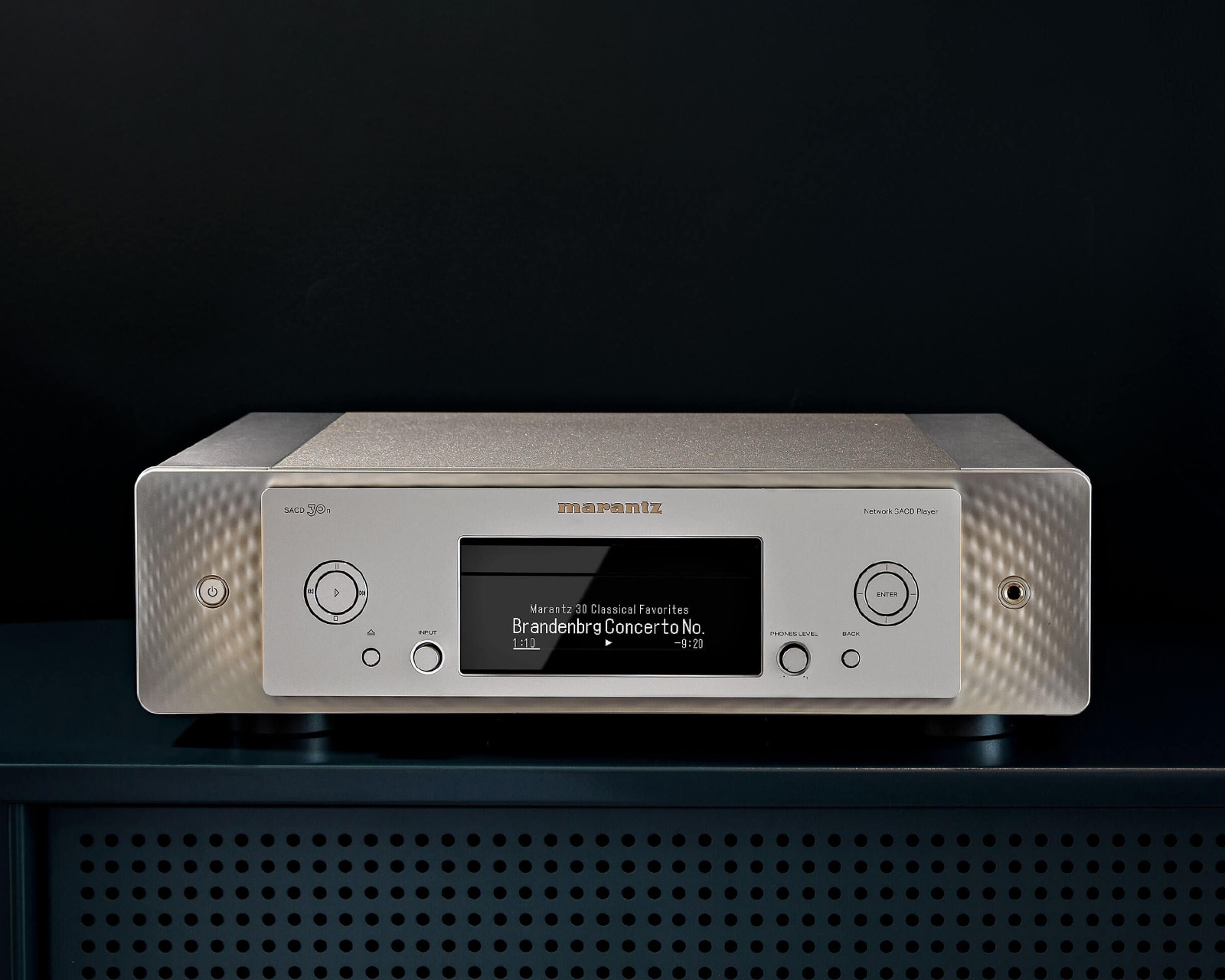 SACD 30n大师调音的合并式放大器将会为您带来具音乐感的声音。无论哪种音乐风格,自有的HDAM技术都可为您提供细腻而难忘的音乐。